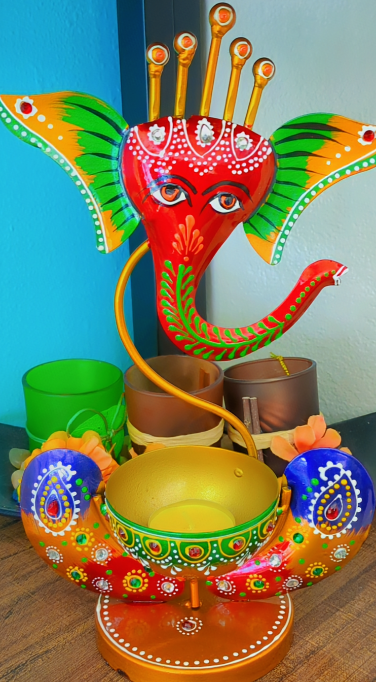 Metal Ganesha T light Stand